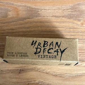 Urban Decay - Roach Lipstick